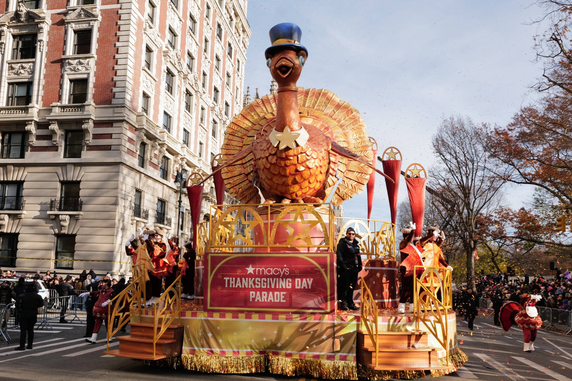Purina's Giant Dog Float Joins Macy's Thanksgiving Parade - Paw Nation